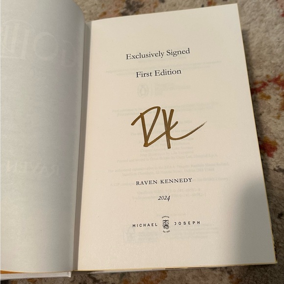 Signed Waterstones Goldfinch by Raven Kennedy - Picture 3 of 7